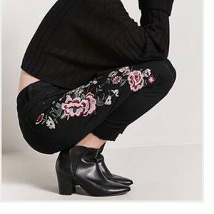 Embroidered Ankle Cut Jeans